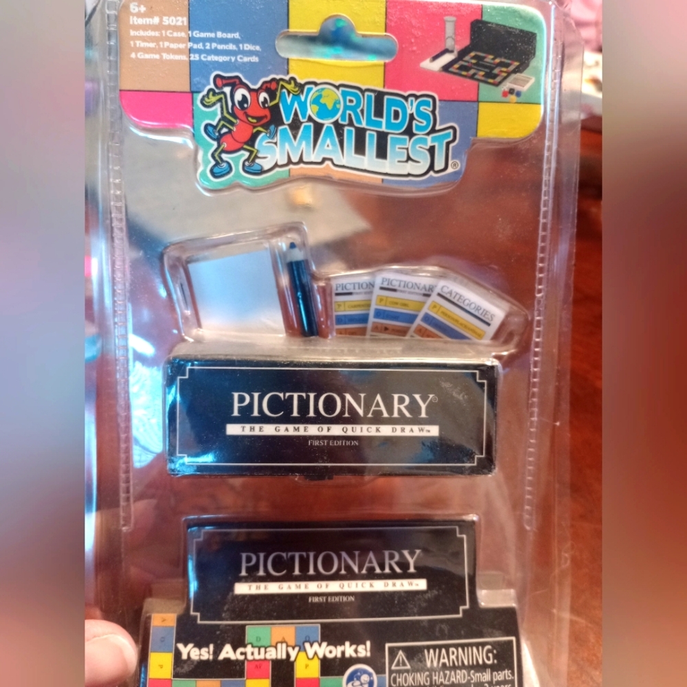 World's Smallest PICTIONARY Drawing Board Game Toy Miniature